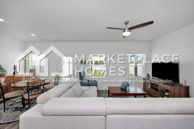 Foto del edificio - 7502 Discovery Pt Dr NW