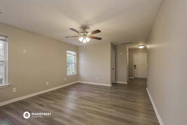 Foto del edificio - 8736 Sharonbrook Dr