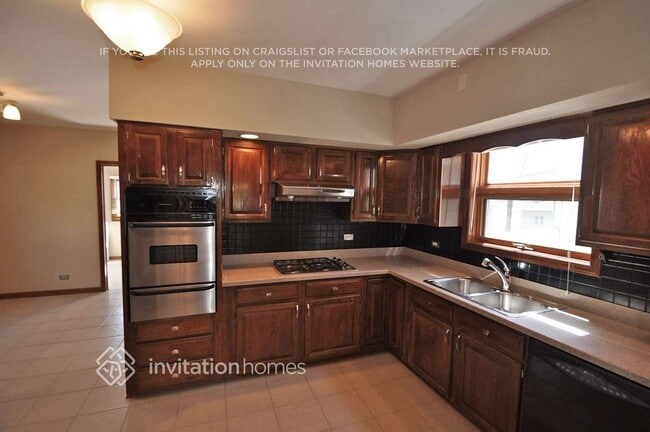 Building Photo - 6045 W School St