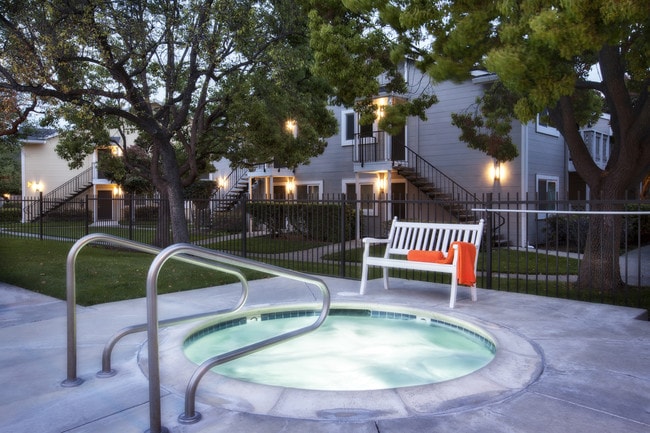 Spa relajante - Cypress Pointe Apartments