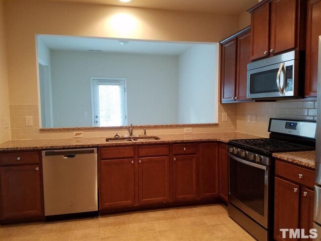 Building Photo - 409 Chanson Dr