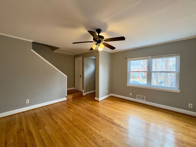 Foto del edificio - 1/2 OFF 1ST MONTHS RENT-Charming 4 Bedroom/2 Bathroom Townhome with In-Unit Laundry in Mid-Govans...