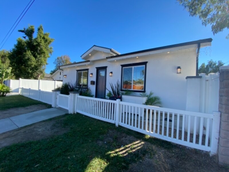 Primary Photo - 17040 Strathern St