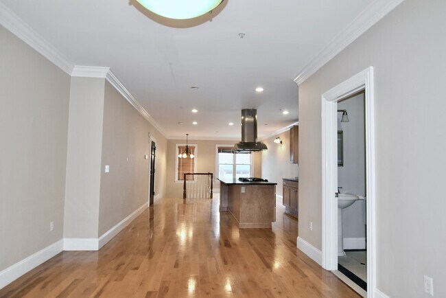 Building Photo - 360 Dorchester St