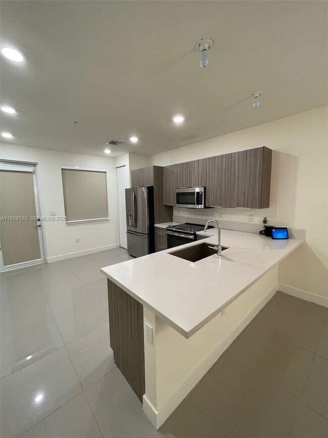 Foto del edificio - 6416 NW 102nd Ct