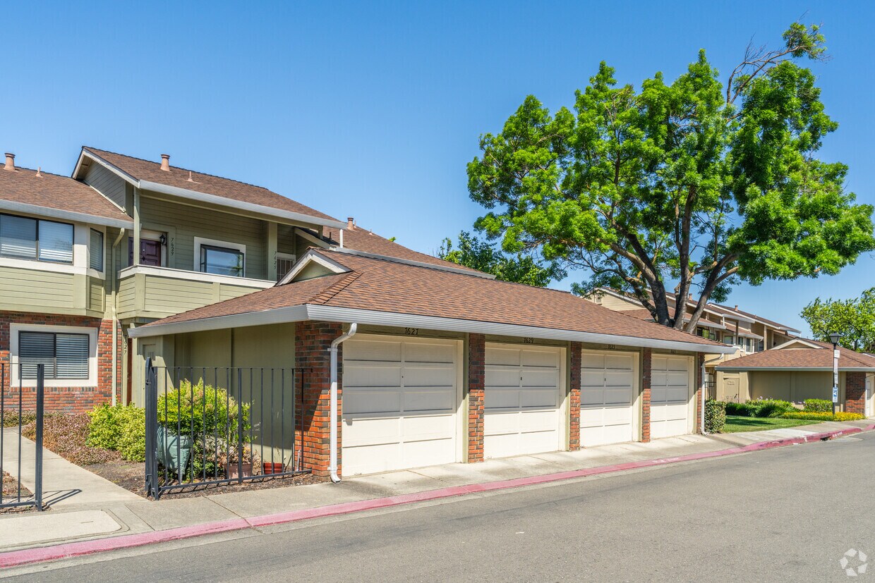 Primary Photo - 7629 Arbor Creek Cir
