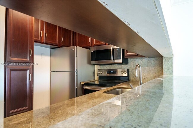 Foto del edificio - 2935 NE 163rd St