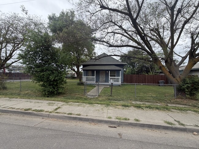 Building Photo - 10046 Larkin Rd