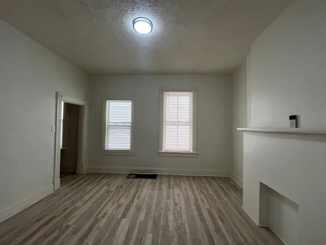 Building Photo - 4 bedroom 1 bath