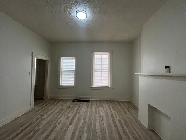 Foto del edificio - 4 bedroom 1 bath