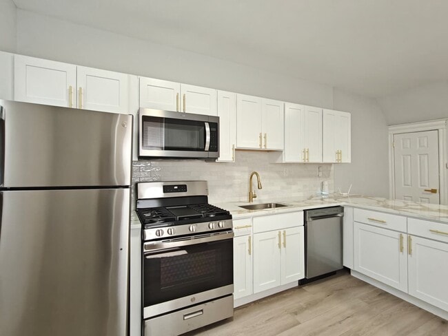 Building Photo - 3032 n stillman-