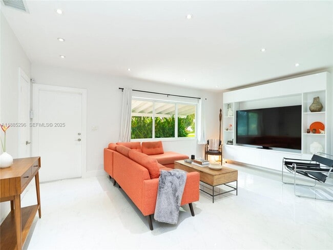 Building Photo - 1617 NE 157th Ter