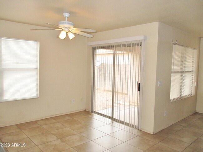 Foto del edificio - 12940 N B St
