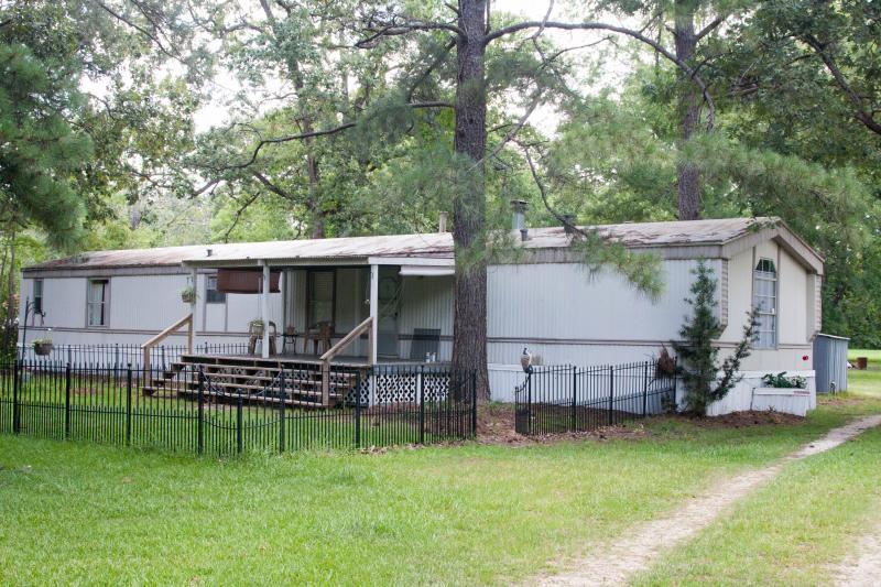 Primary Photo - 46218 Laurie Drive