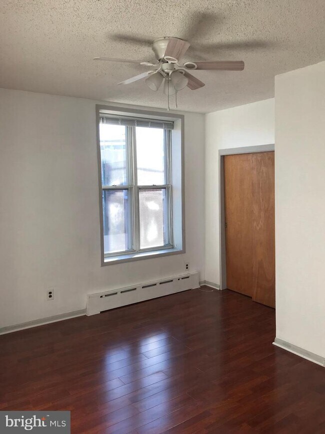 Building Photo - 1539 E Moyamensing Ave