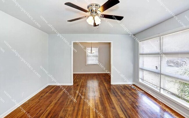 Foto del edificio - 505 Mastin Lk Rd NW