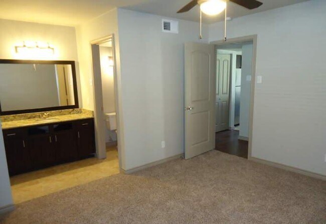Building Photo - 1 bedroom in Bedford TX 76021