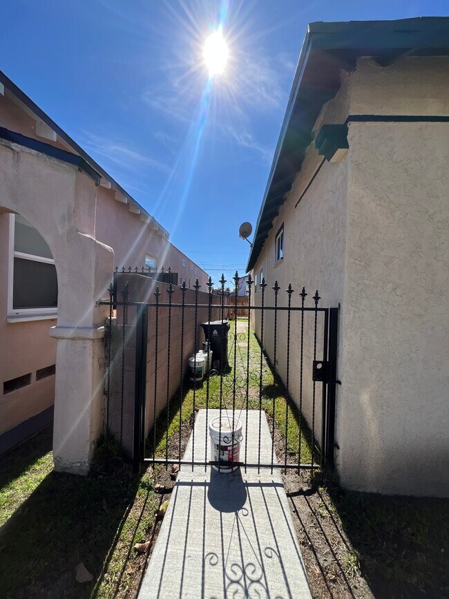 Building Photo - 224 E 65th St