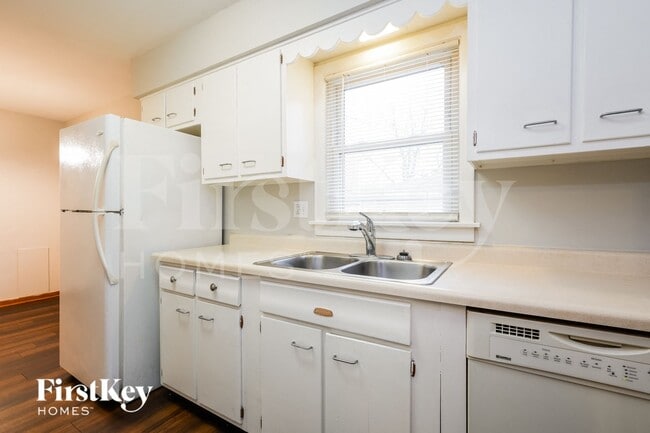 Foto del edificio - 18523 Oak Ave