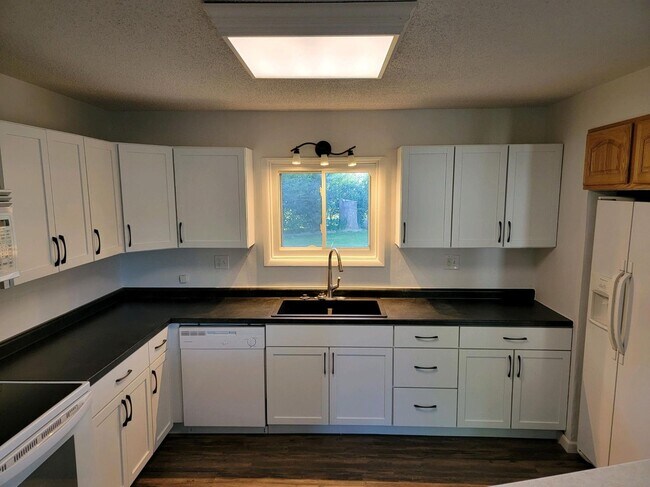 Building Photo - 1103 Westview Dr.
