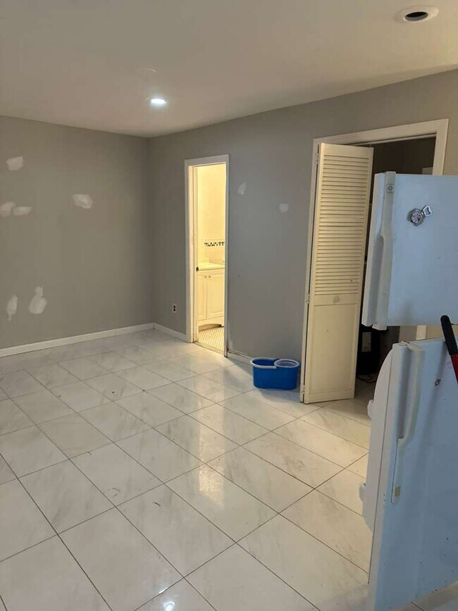 Foto del edificio - 402 Kennedy Dr