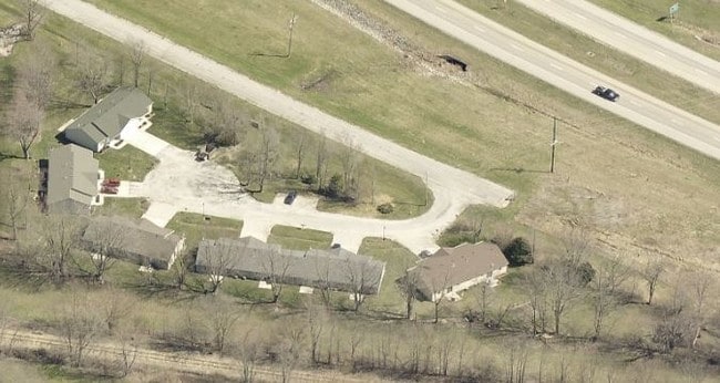 Building Photo - 1 Whispering Pines Ct