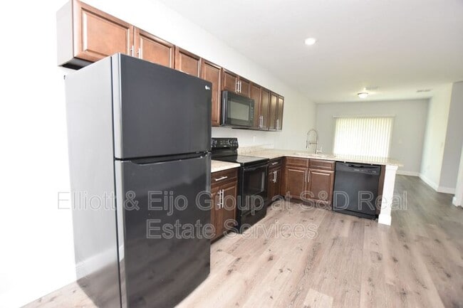 Building Photo - 525 Albatross Dr