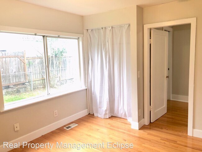 Building Photo - 3 br, 1 bath House - 1561 NE 171st St