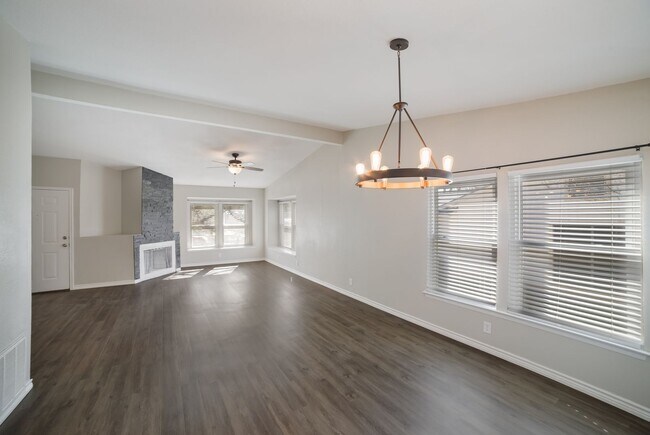 Building Photo - 5407 Vis Ct Dr