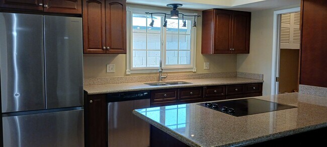 Foto del edificio - Beautifully Crafted 3 Bed 2 Bath Home in T...