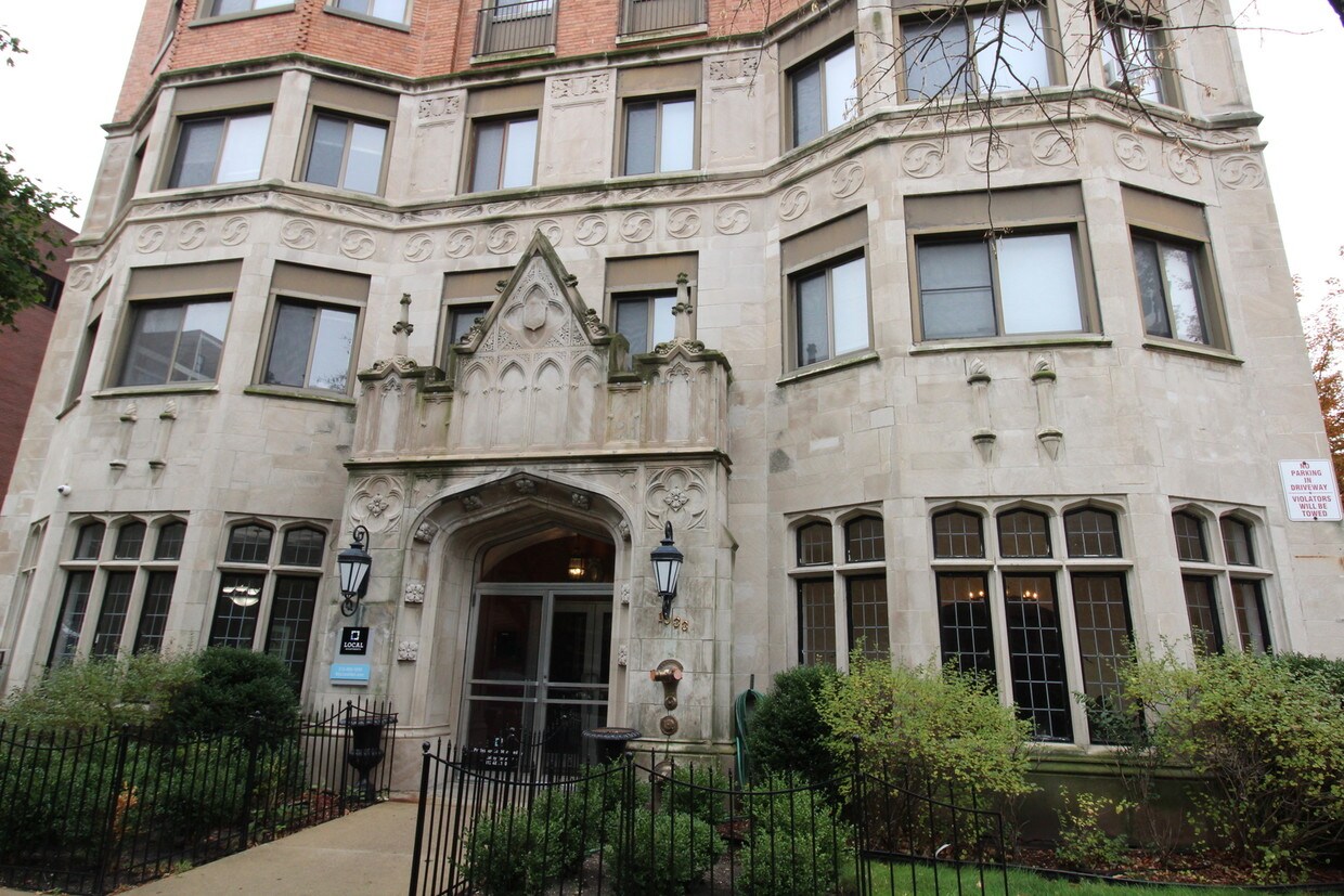 Primary Photo - 1033 W Loyola Ave