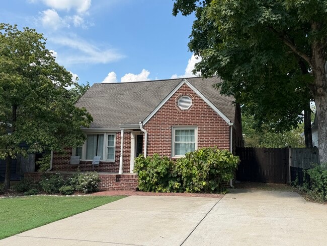 Building Photo - 2602 W Linden Ave