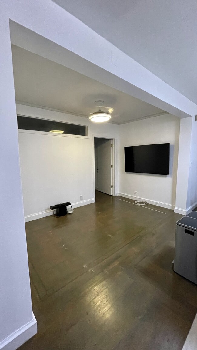 living - 208 E 28th St