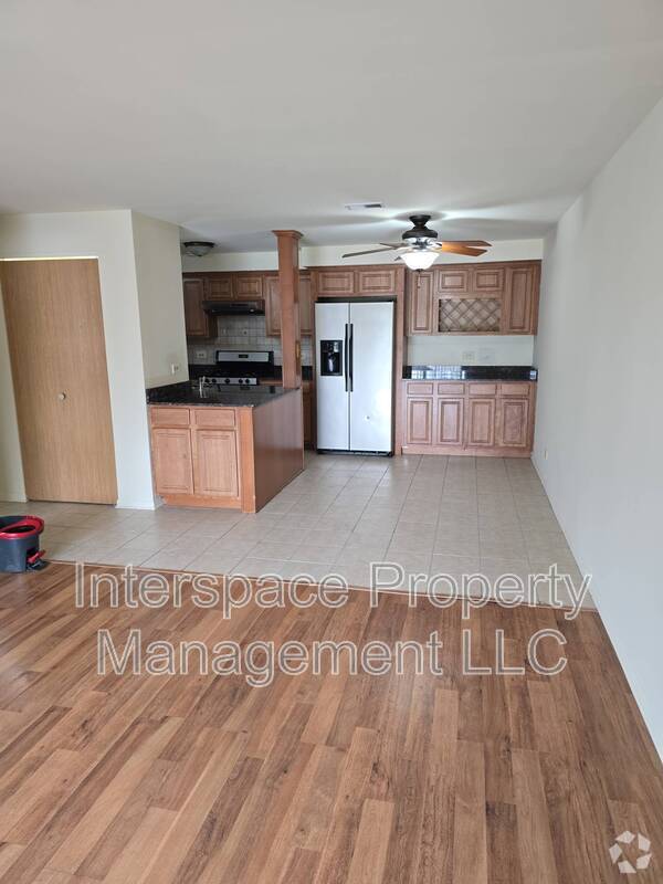 Building Photo - 9937 S Cicero Ave