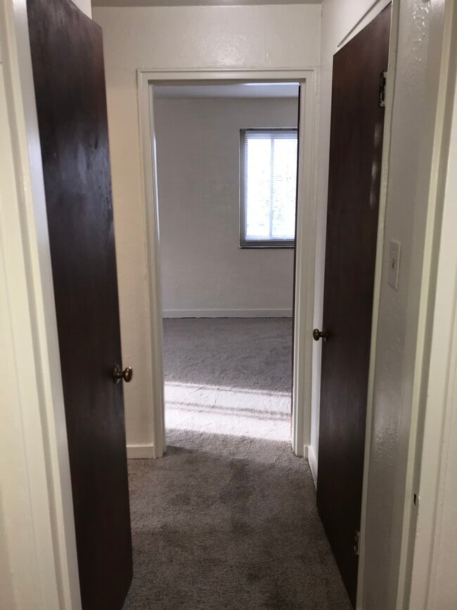 Building Photo - Negley Court