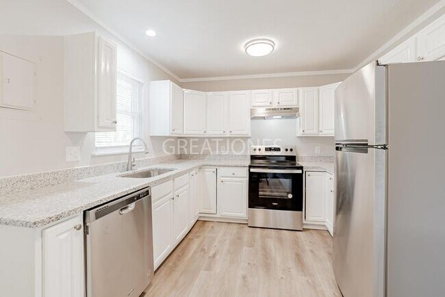 Building Photo - 1603 Fairfax Dr