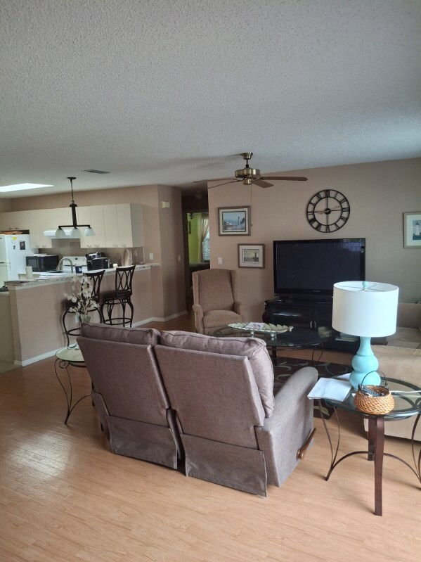 Foto del edificio - 1606 Campos Dr