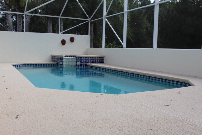 Building Photo - 639 SW Lake Charles Cir