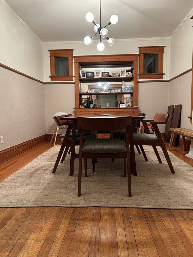 Building Photo - Spacious 3BR Craftsman Foursquare Duplex i...