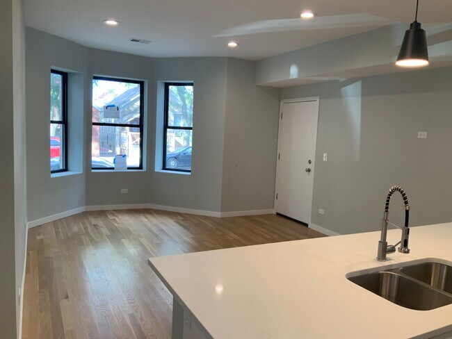Building Photo - 2023 W Cullerton St