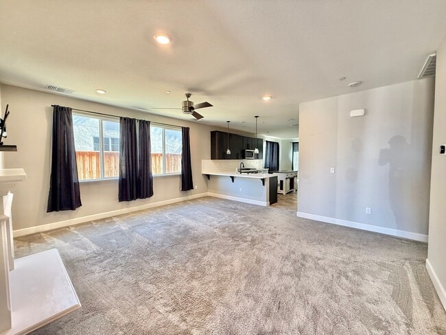 Building Photo - 4 Bedroom Home in Hollister