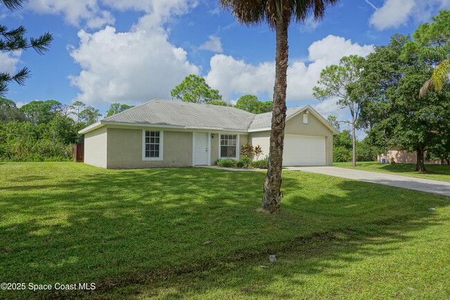 Foto del edificio - 1758 Tradewinds Ave SE