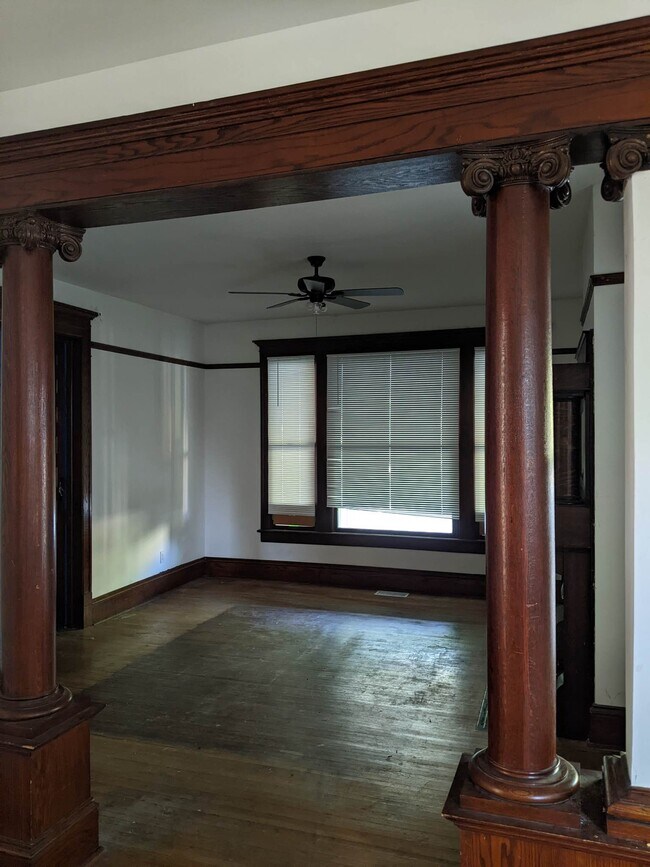 Building Photo - 520 N 7th St