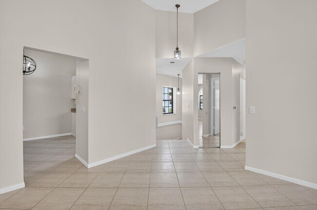 Building Photo - 5136 Floria Dr