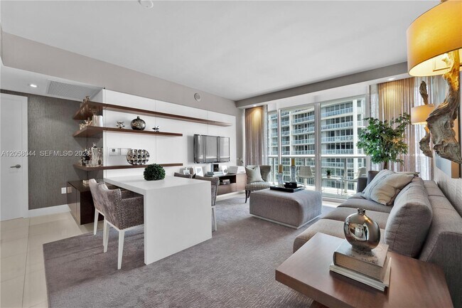 Foto del edificio - 475 Brickell Ave