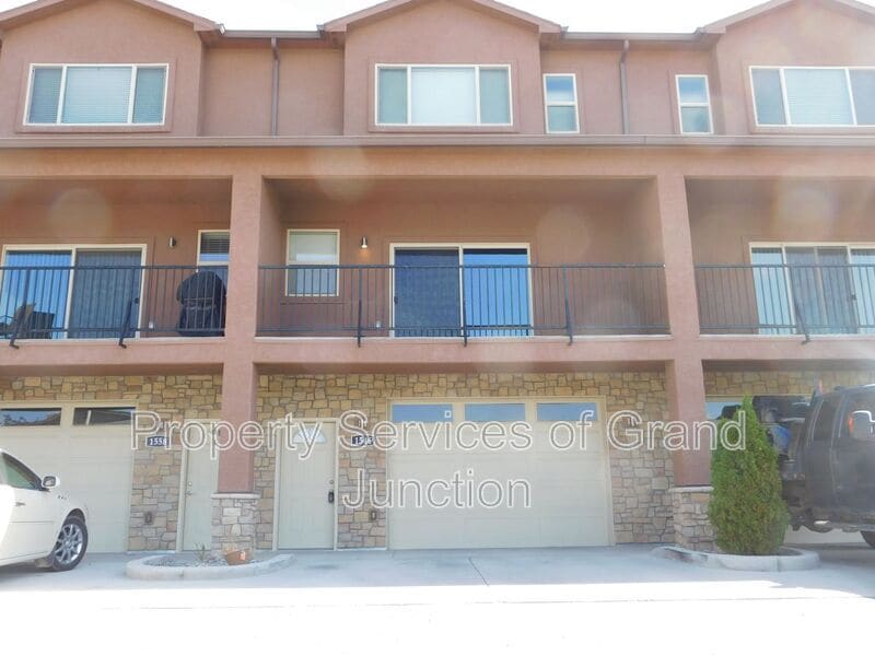 Primary Photo - 1546 Poplar Dr