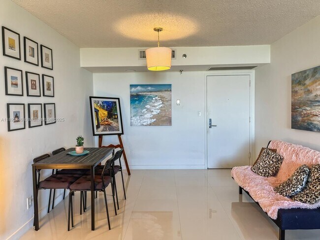 Foto del edificio - 3300 NE 192 St