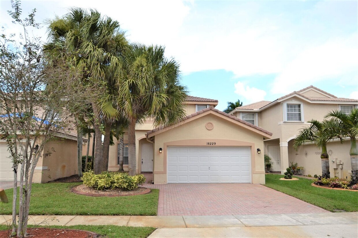 Foto principal - 16229 SW 26th St