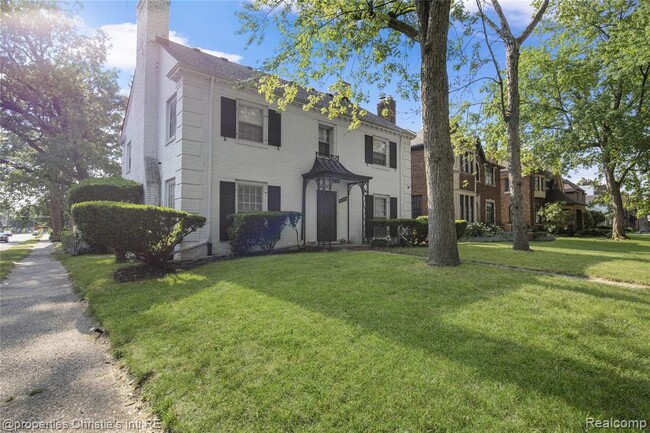 Building Photo - 18694 Oak Dr