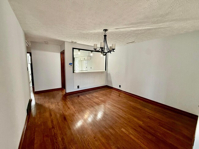 Foto del edificio - 295 E Whittier St